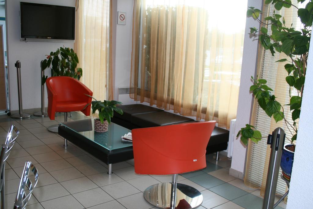 Ibis Budget Thiers Exterior foto